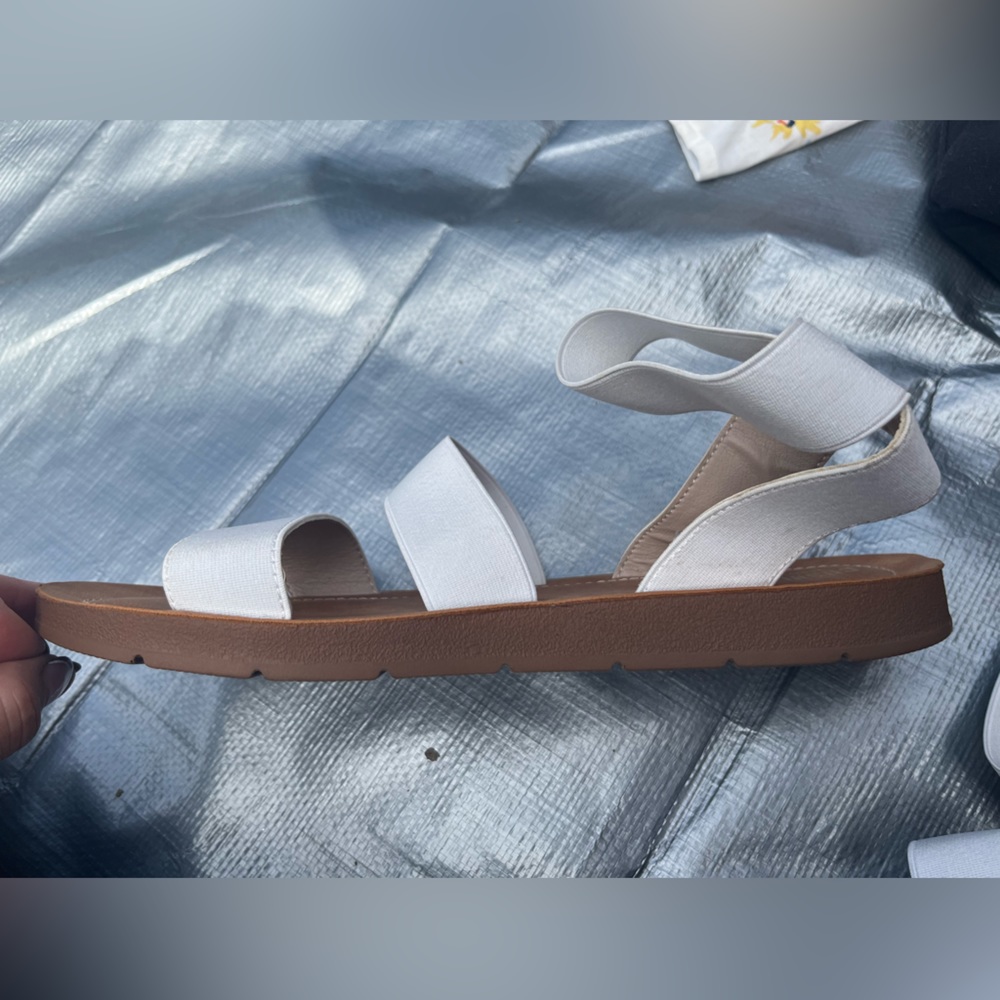 CUSHIONAIRE, Women's Size: 9, White Strappy Sandals